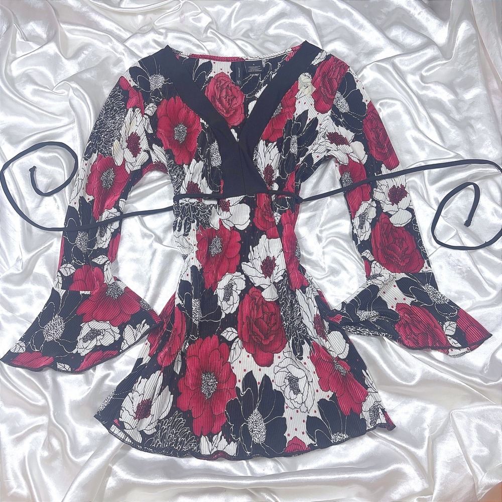 y2k Blouse Red Excellent New Directions Floral Bell Sleeve Pleated Top
